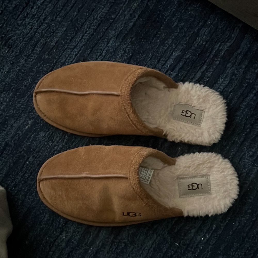 UGG Women’s Slippers – Size 9 - Chestnut